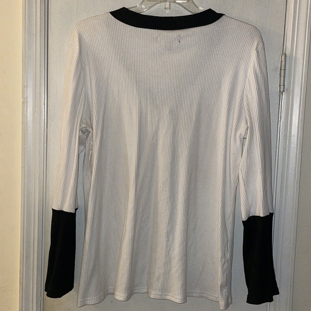 Rouge button up cardigan​​​ - Picture 2 of 3